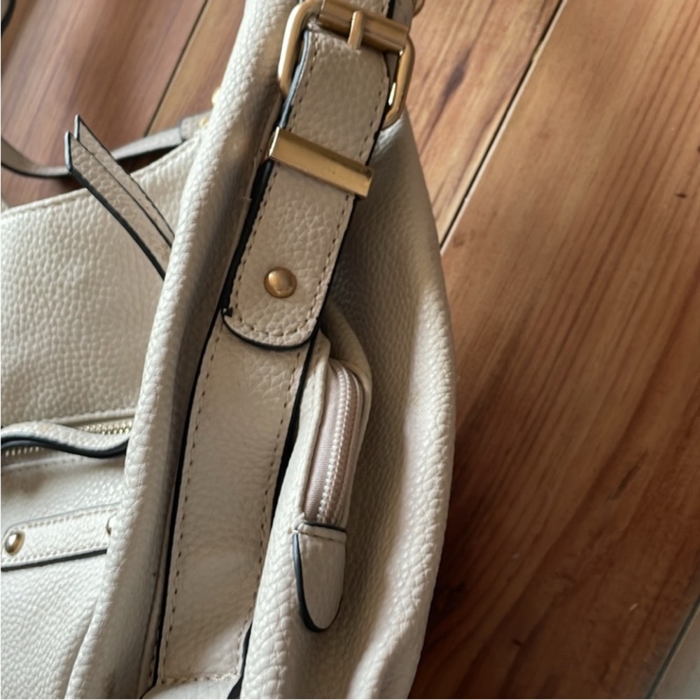 Elegant Cream Leather Shoulder Bag